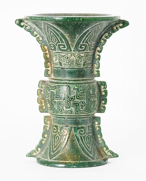 VASE GU CHINOIS EN PIERRE DURE VERTE / CHINESE GREEN HARD STONE GU VASE (1 of 5)