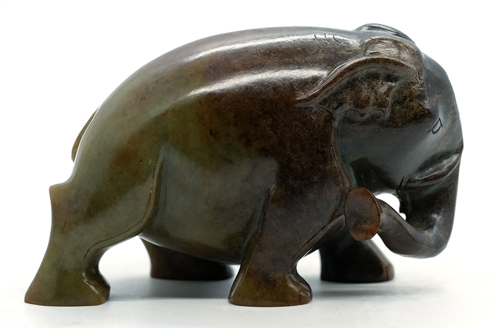 ÉLÉPHANT CHINOIS EN PIERRE DURE / CHINESE HARD STONE ELEPHANT (1 of 4)