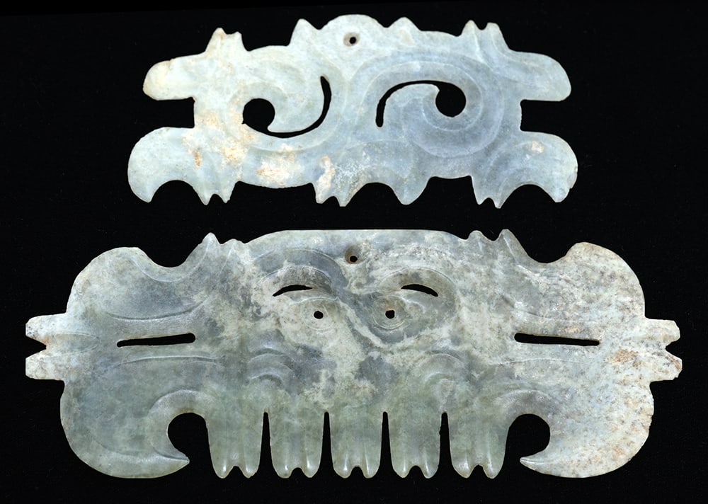 DEUX PENDENTIFS CHINOIS EN PIERRE DURE / TWO CHINESE HARD STONE PENDANTS (1 of 5)