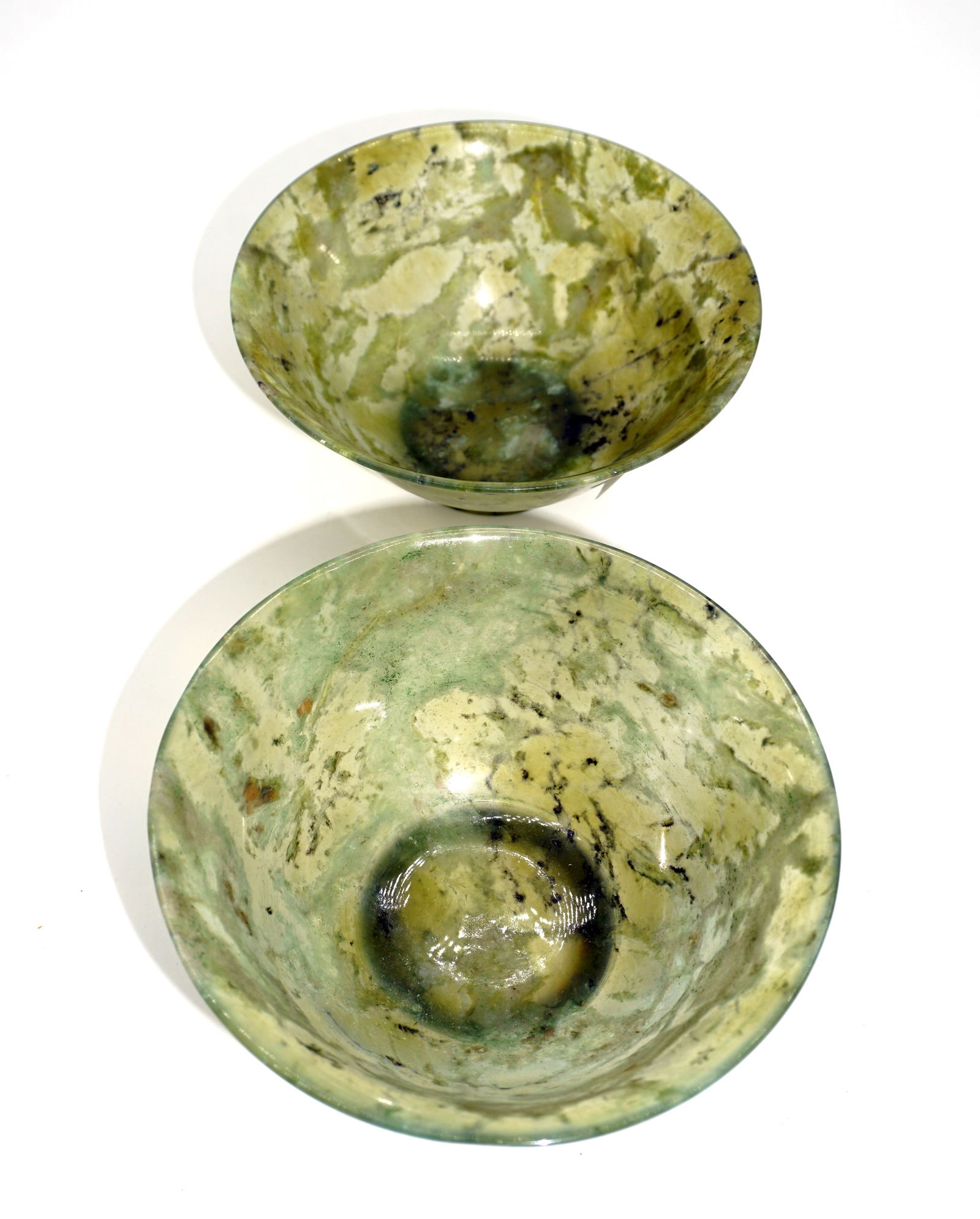DEUX PETITS BOLS EN SERPENTINE / TWO SMALL SERPENTINE BOWLS (1 of 2)