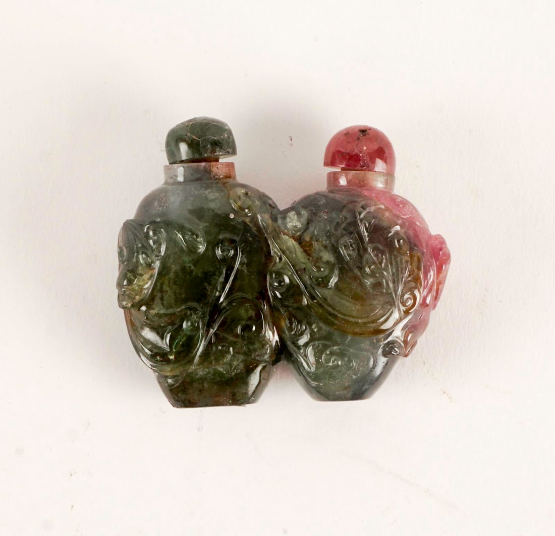TABATIÈRE EN TOURMALINE / TOURMALINE SNUFF BOTTLE, DRAGON, LION, BATS AND LOTUS (1 of 1)