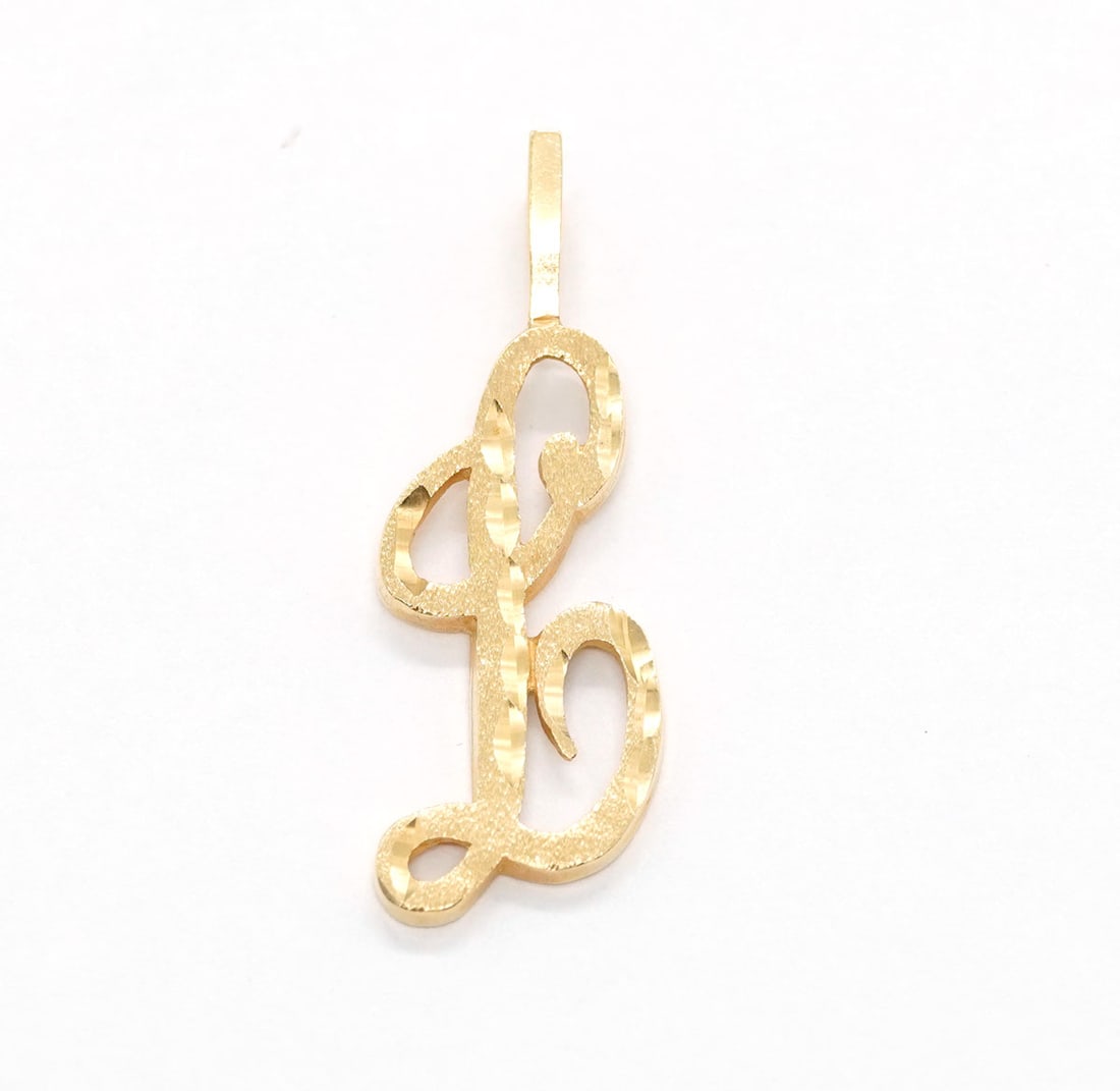 OR 14K / 14K GOLD: Description française: OR 14K / 14K GOLD Pendentif en or jaune 14K. Poids brut: 2.5 g Dimensions: 4.0 x 1.2 cm - 1.5 x 0.5" English Description: 14K GOLD 14K yellow gold pendant. Gross weight: 2.
