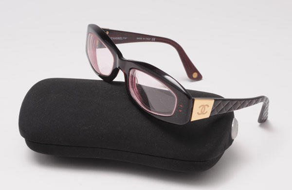 CHANEL: Pair of brown glasses, monogrammed on the branches, in their original case. Prescription lenses.
