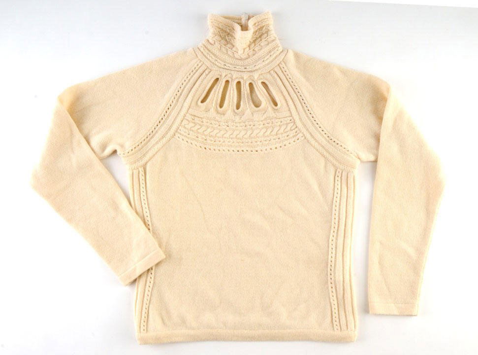 GIANFRANCO FERRE: Offwhite merino and cashmere turtleneck sweater. Size 44.