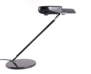 ARTELUCE "RING A400" - BRUNO GECCHELIN (1939-): Description française: ARTELUCE "RING A400" - BRUNO GECCHELIN (1939-) Lampe de bureau anthracite conçue par Bruno Gecchelin pour Arteluce, modèle "Ring A400", tête articulée,