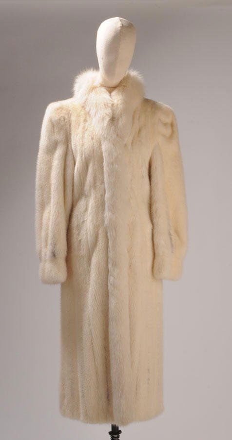 Long shadow mink fur coat, white fox collar. Smal: Long shadow mink fur coat, white fox collar. Small size.