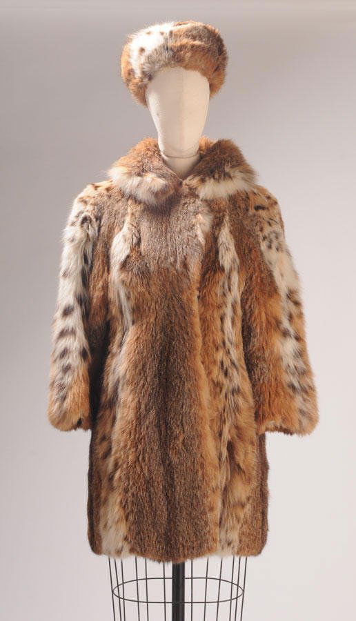 Lynx fur short coat with its hat. Small size.: Lynx fur short coat with its hat. Small size.