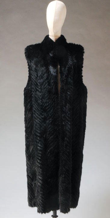 MINK: Black mink fur coat lining. New with label. Medium size.