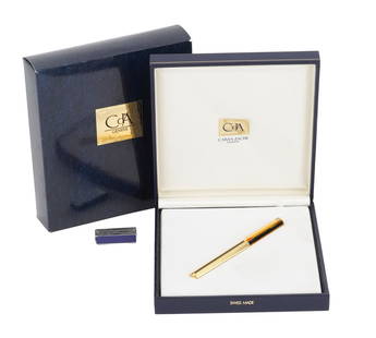 CARAN D'ACHE GENÈVE: Description française: CARAN D'ACHE GENÈVE "VARIUS CHINA BLACK" Stylo à plume Caran d'Ache, plume en or 18k taille M, plaqué or, numéro de série #38584, Swiss made,