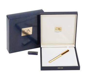 CARAN D'ACHE GENÈVE: Description française: CARAN D'ACHE GENÈVE "VARIUS CHINA BLACK" Stylo à plume Caran d'Ache, plume en or 18k taille M, plaqué or, numéro de série #39100, Swiss made,