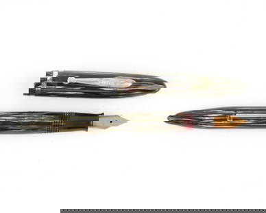 SHEAFFER: Description française: SHEAFFER Stylo à plume Sheaffer, celluloïd irisée striée, made in USA, plume en or 14k made in Canada. Sans boîte. English Description: SHEAFFER