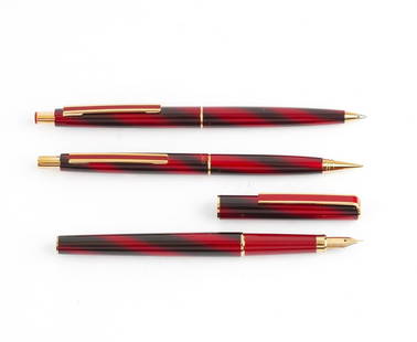 SAILOR: Description fran&#231;aise: SAILOR Ensemble de 3 stylos Sailor, corp laqu&#233; rouge et noir: - 1 stylo &#224; plume, plume sign&#233; " 14K, Sailor, 2, 604" - 1 stylo &#224; bille - 1 porte-mine San