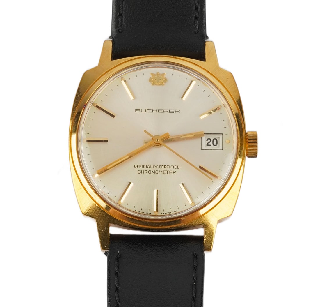 BUCHERER: Description française: BUCHERER Montre Bucherer Automatic, boîtier rond de 33 mm environ en palqué or, cadran argenté, index batôns appliqués pour les heures, date à