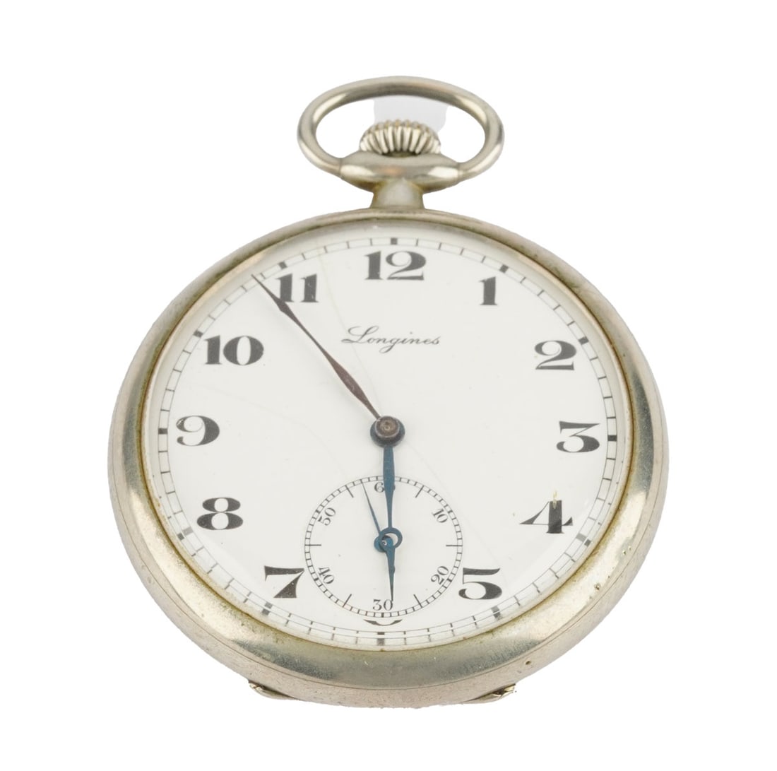 LONGINES: Description française: LONGINES Montre à gousset Longines en argent plaqué, boîtier de 49 mm environ, cadran blanc, chiffres arabes, aiguilles en acier bleui, seconde à 6h. Mo