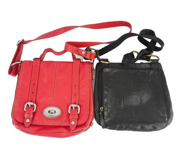 FOSSIL: Description fran&#231;aise: FOSSIL Deux sacs &#224; bandouli&#232;re Fossil en cuir noir et rouge. English Description: FOSSIL Two Fossil shoulder bags in black and red leather.