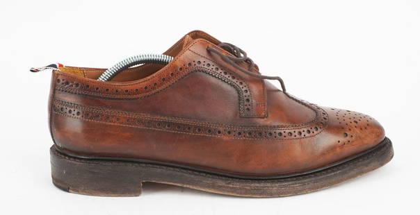 THOM BROWNE: Description fran&#231;aise: THOM BROWNE Paire de chaussures en cuir marron. Pointure 10 (US), 43 (EU) Made in Italy English Description: THOM BROWNE Pair of brown leather shoes. US size 10, EU size 43