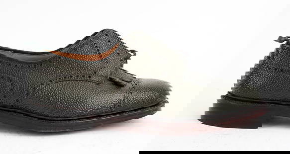 BROOKS BROTHERS: Description fran&#231;aise: BROOKS BROTHERS Paire de chaussures en cuir vert kaki &#224; gros grains. Pointure 9.5 (UK) English Description: BROOKS BROTHERS Pair of khaki green grosgrain leather shoes