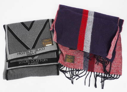 LOUIS VUITTON -: Description française: LOUIS VUITTON - Lot de 2 foulards en cachemire. English Description: LOUIS VUITTON - Lot of 2 cashmere scarves.