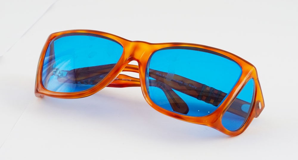 PERSOL -: Description française: PERSOL - Lunettes de soleil Persol. Verres bleus avec corrections. English Description: PERSOL - Persol sunglasses. Blue lenses with prescription.