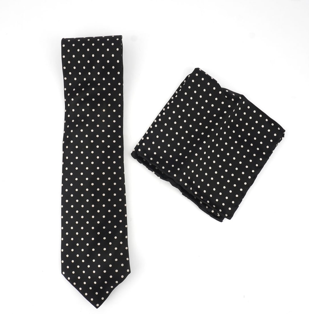 BRIONI: Description française: BRIONI Lot comprenant une cravate et petit carré Brioni, soie 100% English Description: BRIONI Set including a Brioni tie and small square, 100% silk