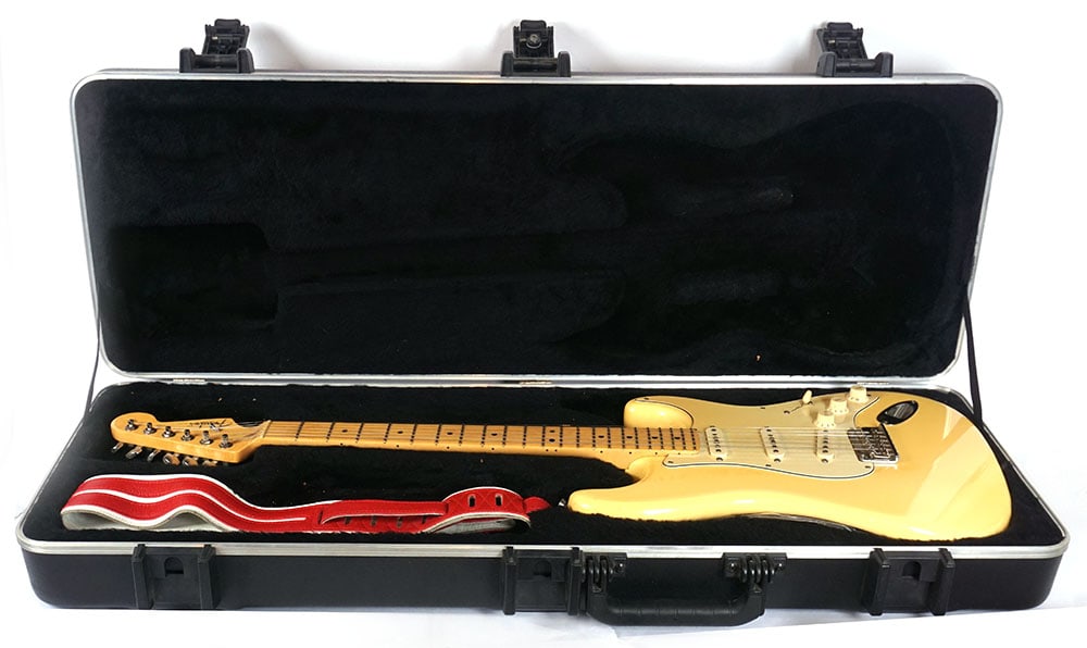 FENDER STRATOCASTER - 2