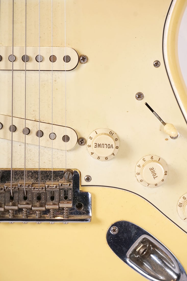 FENDER STRATOCASTER - 3