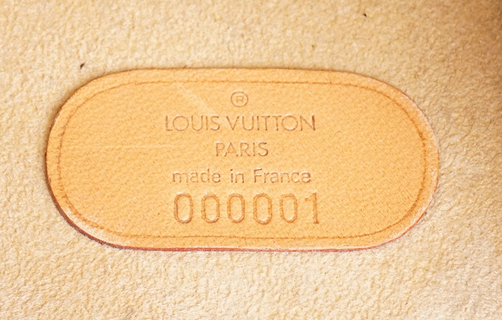 LOUIS VUITTON - 10