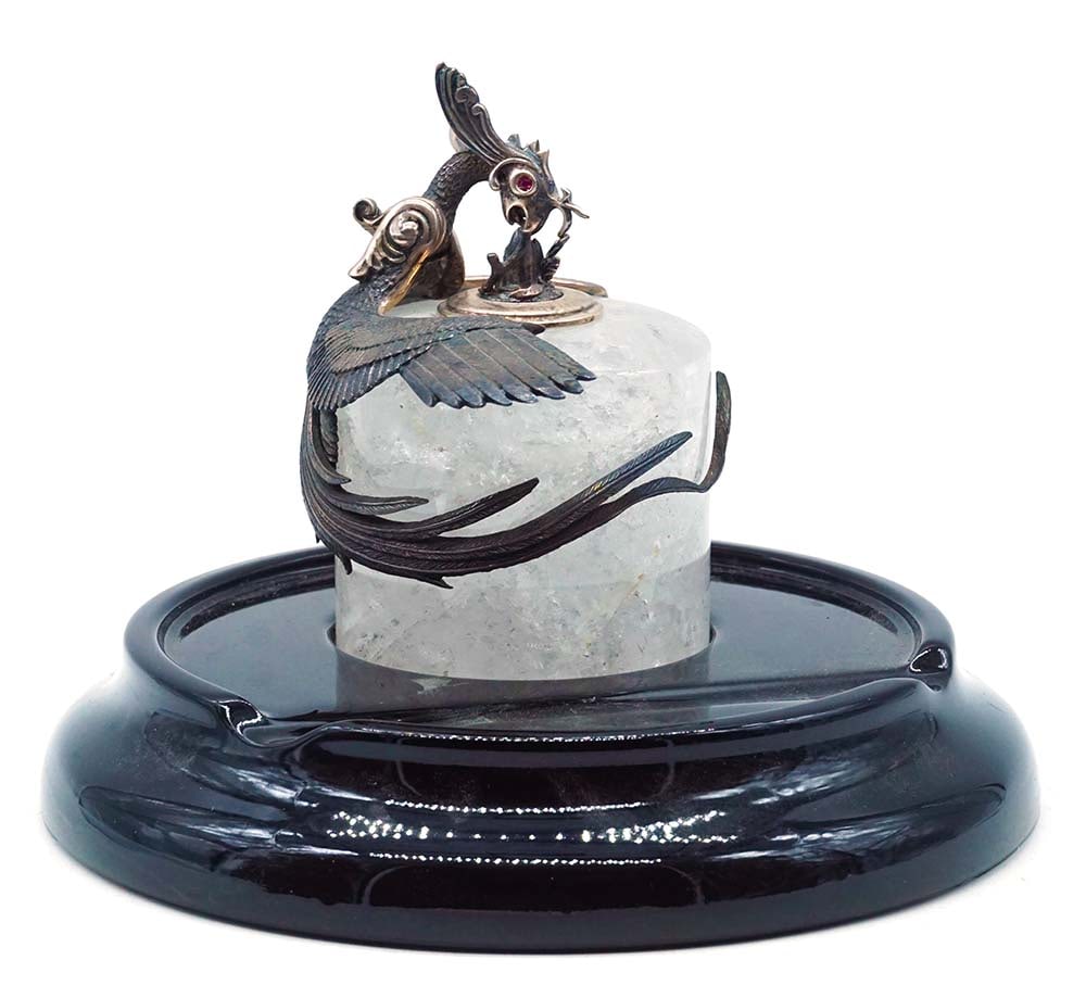 MONTEGRAPPA "ETERNAL BIRD": Description française: MONTEGRAPPA "ETERNAL BIRD" Encrier Montegrappa "Eternal Bird"en argent sterling à motif de phénix posé sur un cristal de roche de Madagascar. Édition