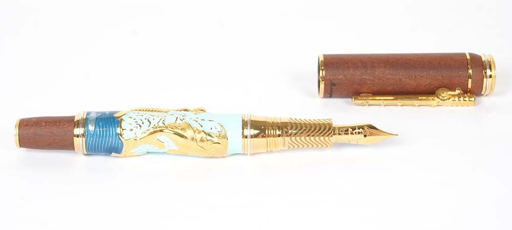 MONTEGRAPPA "THE OLD MAN & THE SEA": Description française: MONTEGRAPPA "THE OLD MAN & THE SEA" Stylo plume Montegrappa "The Old man & the sea" collection Ernest Hemingway, édition limitée 69/70. Plume or 18k, taille F,