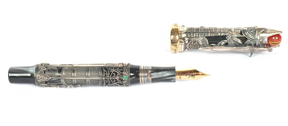 MONTEGRAPPA "LORD OF THE RING L.E": Description française: MONTEGRAPPA "LORD OF THE RING L.E" Stylo plume Montegrappa "Lord of the ring L.E", édition limitée 050/379. Plume or 18k, taille F, à piston. Sans