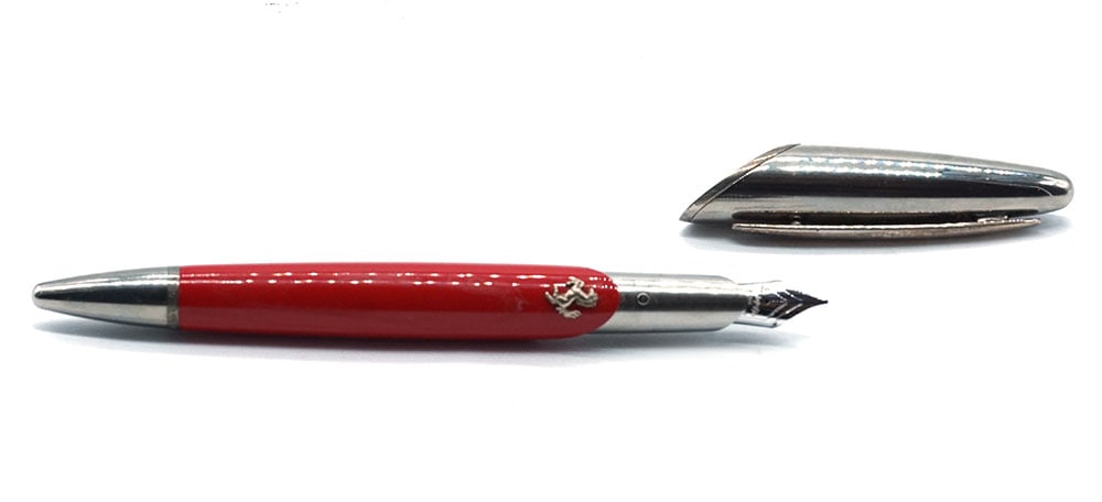 MONTEGRAPPA "FERRARI": Description française: MONTEGRAPPA "FERRARI" Stylo plume Montegrappa "Ferrari", édition limitée 081/550. Parties en argent sterling, plume or 18k, à piston. Sans boîte. English Description: MONTE