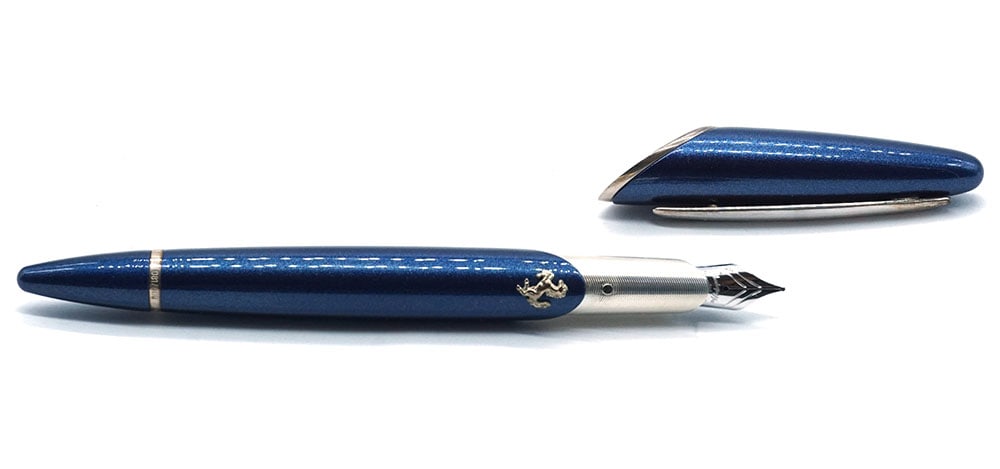 MONTEGRAPPA "FERRARI": Description française: MONTEGRAPPA "FERRARI" Stylo plume Montegrappa "Ferrari", édition limitée 081/800. Parties en argent sterling, plume or 18k, à piston. Sans boîte. English Description: MONTE