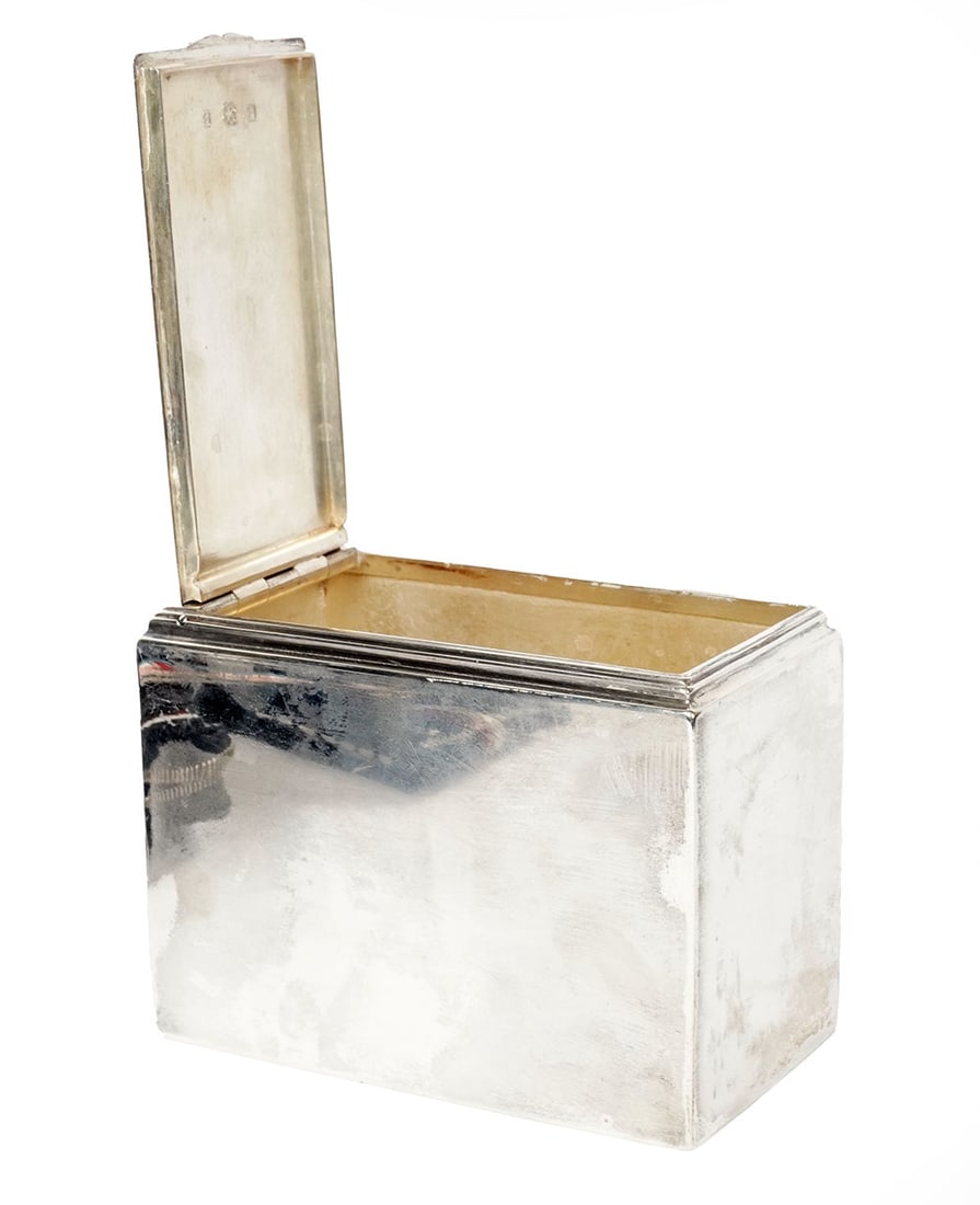 ARGENT STERLING / STERLING SILVER: Description française: ARGENT STERLING Boîte en argent sterling de la manufacture Sorley Glasgow, couvercle abattant. Poinçons correspondant à une fabrication à Glasgow en