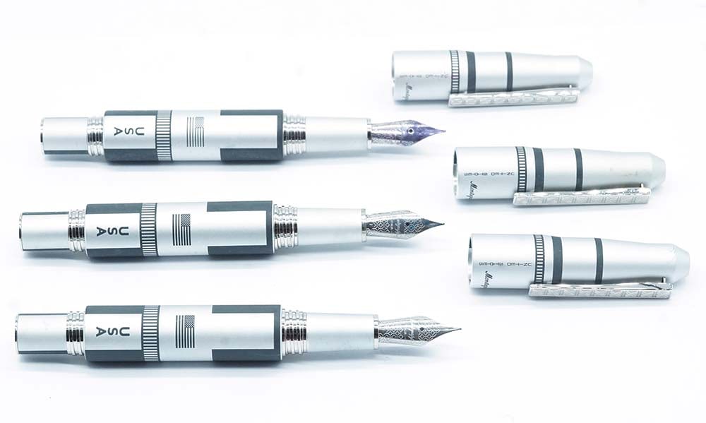 MONTEGRAPPA "MOON LANDING": Description française: MONTEGRAPPA "MOON LANDING" Ensemble de 3 stylos à plume Montegrappa "Moon Landing". Plume or 18k, tailles M (x2) et F, à cartouche. Sans boîte. English