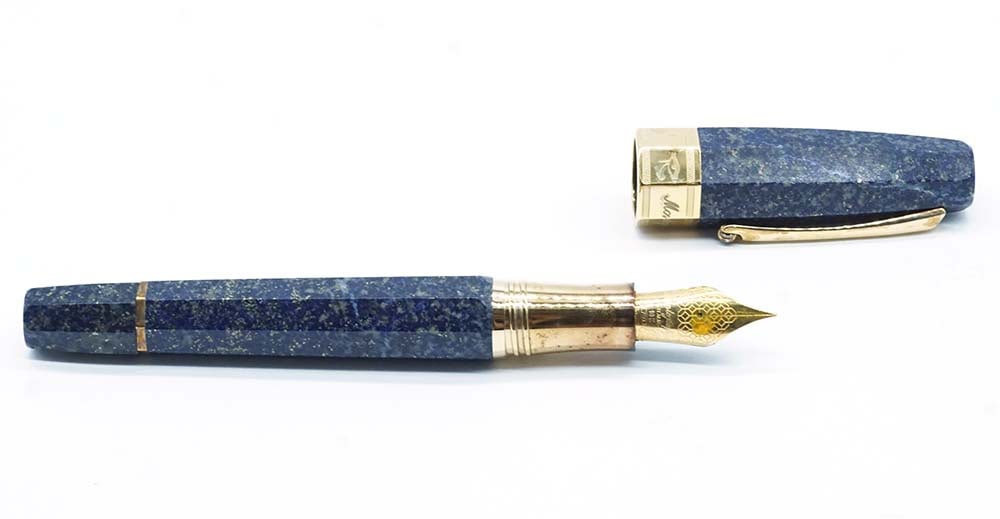 MONTEGRAPPA "EXTRA OTTO": Description française: MONTEGRAPPA "EXTRA OTTO" Stylo à plume Montegrappa "Extra Otto" finition Sapphirus, numéroté 009/192. Plume or 18k, taille F, à piston. Sans boîte.