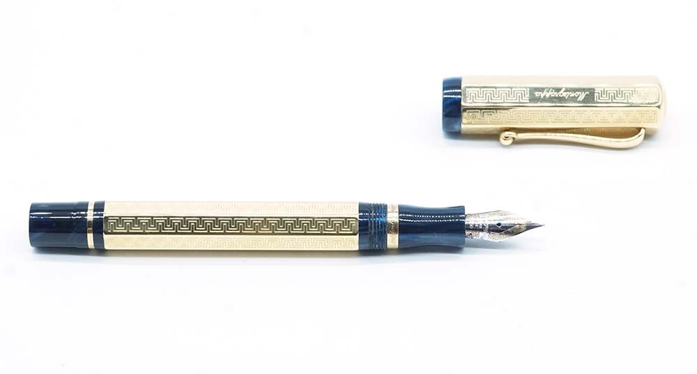 MONTEGRAPPA "ELEGANZA": Description française: MONTEGRAPPA "ELEGANZA" Stylo à plume Montegrappa "Eleganza" en vermeil ciselé, daté 2003. Pume or 18k à 2 tons, taille M, à cartouches. Sans