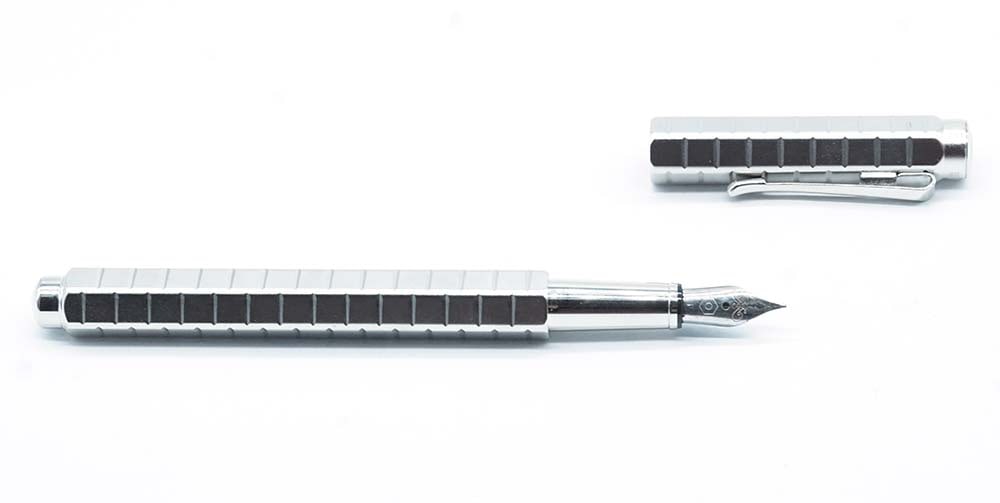 CARAN D'ACHE "ECRIDOR AVENUE": Description française: CARAN D'ACHE "ECRIDOR AVENUE" Stylo à plume Caran d'Ache "Ecridor Avenue". Plume taille F, à cartouches. Sans boîte. English Description: CARAN D'ACHE “