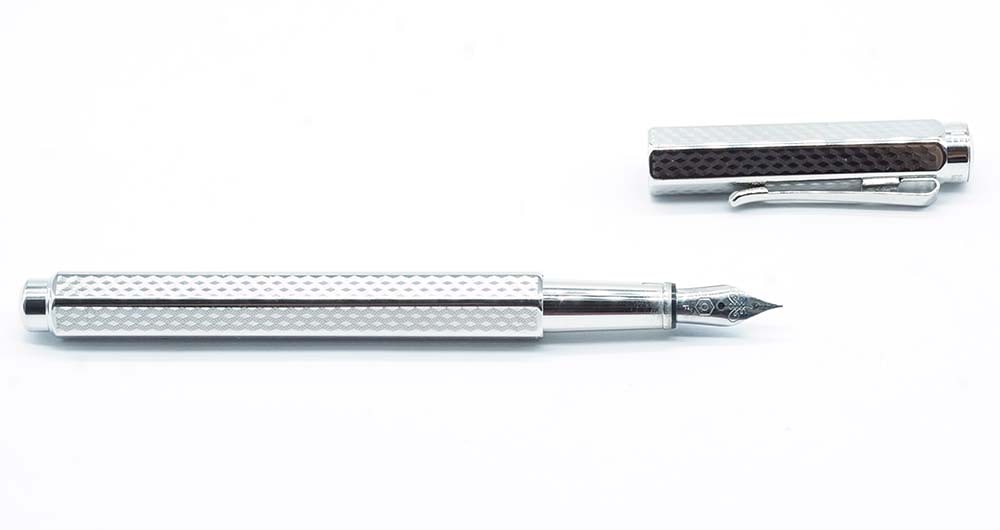 CARAN D'ACHE "ECRIDOR CUBRIK": Description française: CARAN D'ACHE "ECRIDOR CUBRIK" Stylo à plume Caran d'Ache "Ecridor Cubrik". Plume taille F, à cartouches. Sans boîte. English Description: CARAN D'ACHE “