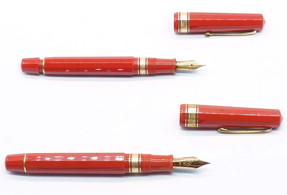 OMAS "FERRARI 456 GT": Description française: OMAS "FERRARI 456 GT" Ensemble de 2 stylos à plume Omas "Ferrari 456 GT", corps facetté couleur rouge. Plume or 18k, taille M, à piston. Sans boîte. Eng