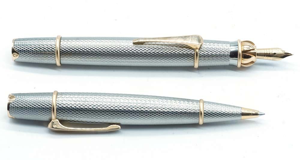 F.P. JOURNE "CAPLESS": Description française: F.P. JOURNE "CAPLESS" Ensemble d'un stylo à bille et d'un stylo à plume F.P. Journe de la collection "Capless", édition limitée 16/500. Finition