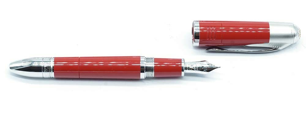 MONTBLANC "ENZO FERRARI, GREAT CHARACTERS": Description française: MONTBLANC "ENZO FERRARI, GREAT CHARACTERS" Stylo à plume Montblanc collection Great Characters, "Enzo Ferrari", corps couleur rouge rosso. Plume or 14k et datée 2