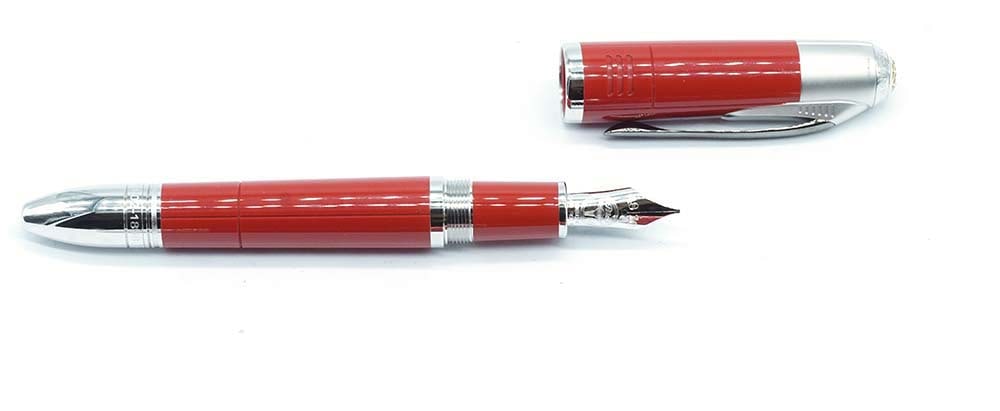 MONTBLANC "ENZO FERRARI, GREAT CHARACTERS": Description française: MONTBLANC "ENZO FERRARI, GREAT CHARACTERS" Stylo à plume Montblanc collection Great Characters, "Enzo Ferrari", corps couleur rouge rosso. Plume or 14k et datée 2