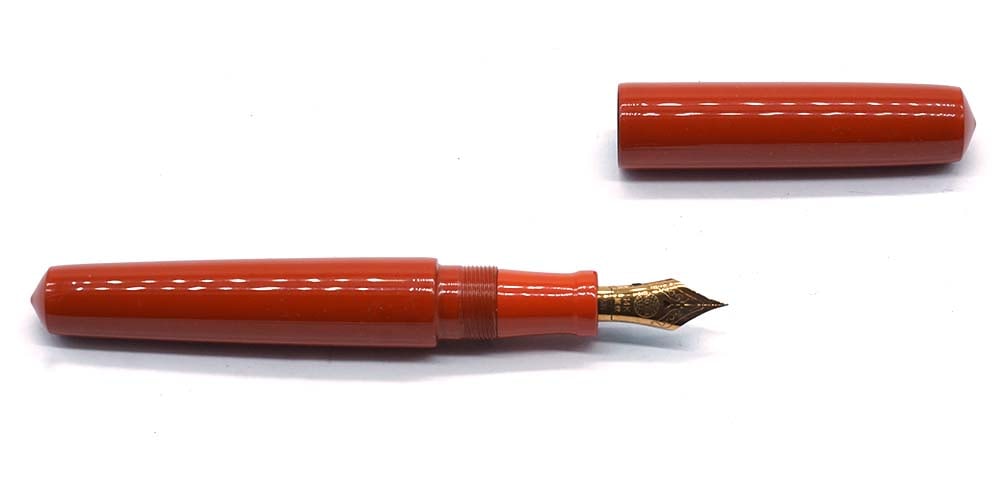 NAKAYA "CIGAR PORTABLE ARAI-SHU": Description française: NAKAYA "CIGAR PORTABLE ARAI-SHU" Stylo à plume Nakaya "Cigar portable Arai-Shu". Plume or 14k. Sans boîte. English Description: NAKAYA “CIGAR PORTABLE ARAI-