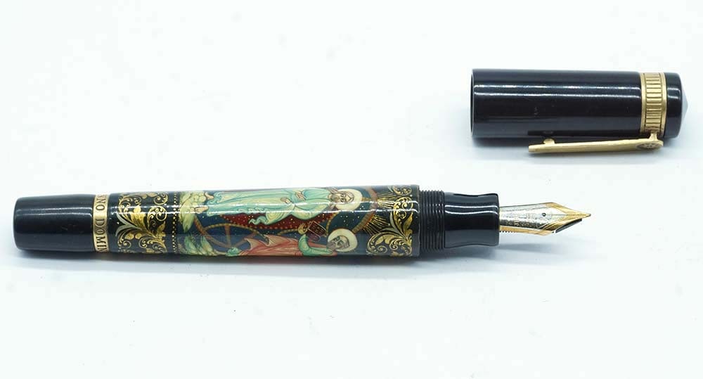 KRONE "2000 ANNO DOMINI": Description française: KRONE "2000 ANNO DOMINI" Rare stylo à plume Krone "2000 Anno Domini". Édition limitée Fountain Pen 98/100. Plume or 18k à 2 tons, à piston. Sans