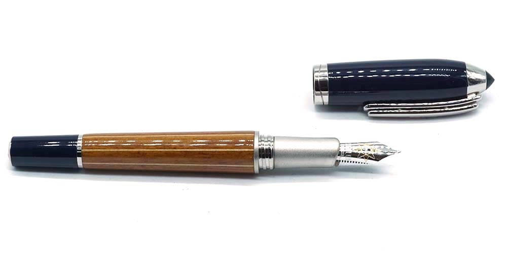 TIBALDI - RIVA: Description française: TIBALDI - RIVA Stylo à plume Tibaldi pour Riva, édition limitée 119/500, capuchon noir. Plume or 18, taille M, à cartouches. Sans boîte. English