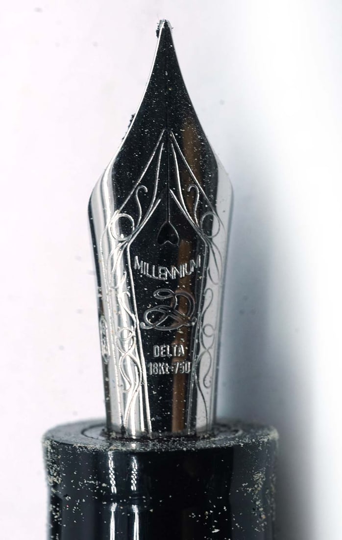 DELTA "FEDERICO FELLINI" FOUNTAIN AND BALLPOINT PENS - 2