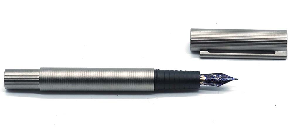 OTTO HUTT "DESIGN 08": Description française: OTTO HUTT "DESIGN 08" Stylo à plume Otto Hutt modèle "Design 08". Plume or 18k, taille F, à cartouches. Sans boîte. English Description: OTTO HUTT ̶