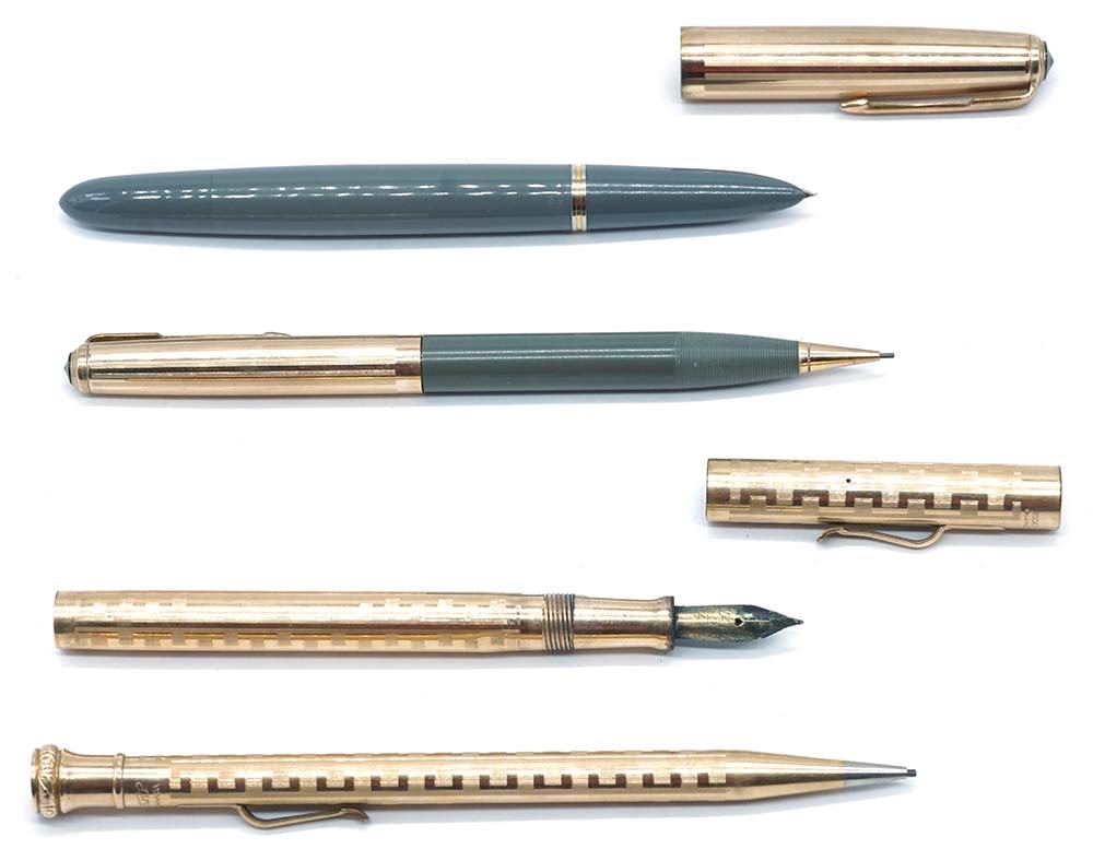 PARKER "51" - WAHL: Description française: PARKER "51" - WAHL Ensemble de 2 stylos Parker "52" : - Stylo plume, capuchon plaqué or - Porte-mine, capuchon rotatif plaqué or Ainsi que 2 stylos Wahl