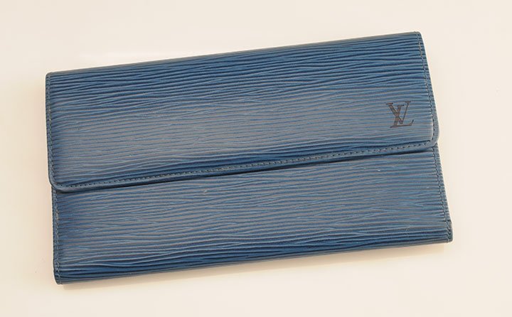 LOUIS VUITTON: Blue epi leather wallet, coin compartmentm 2 large checkbook slots, 6 credit card slots, pen holder, stud fastener.