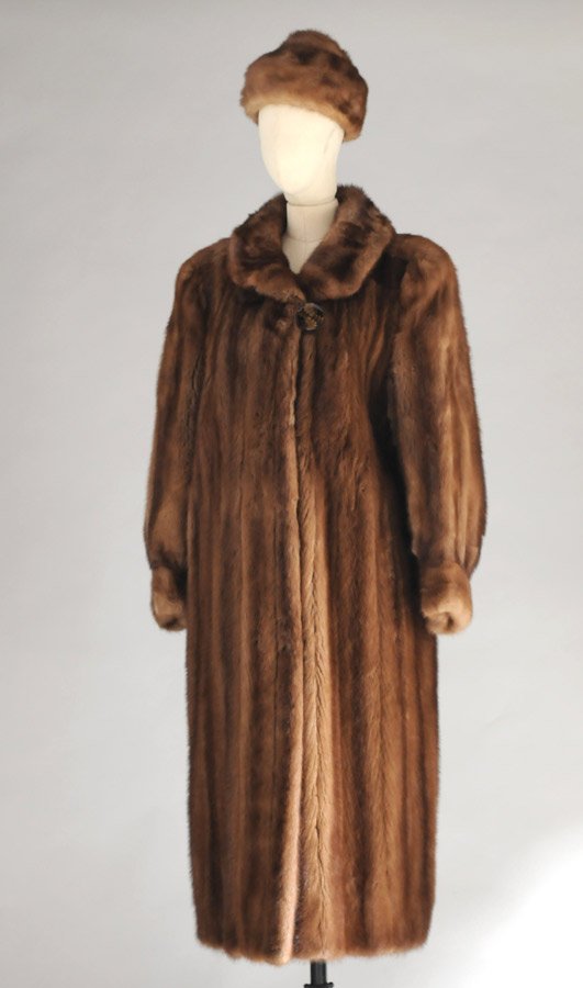 MINK: 3/4 brown mink fur coat. Medium size.